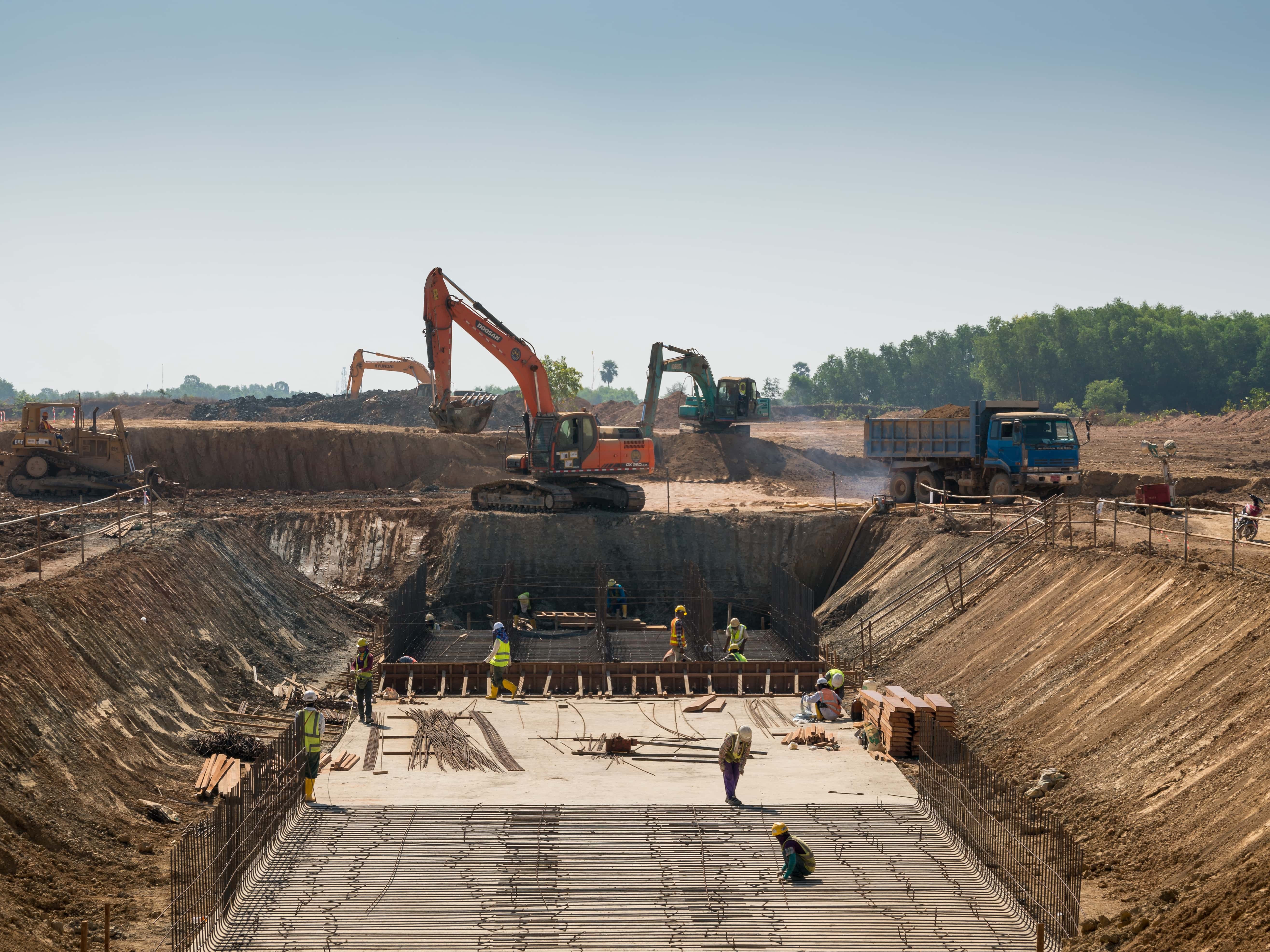Construção civil, máquinas pesadas trabalhando - Jerone Toledo Frente